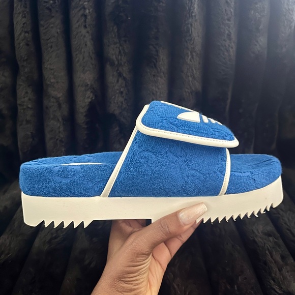 Gucci x Adidas Logo Slides - Picture 1 of 6